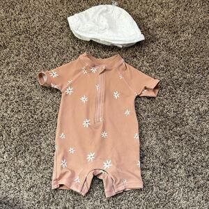 Modern Moments Gerber Baby Girl Rash Guard UPF 50 Swim 3-6 Month And Sun Hat